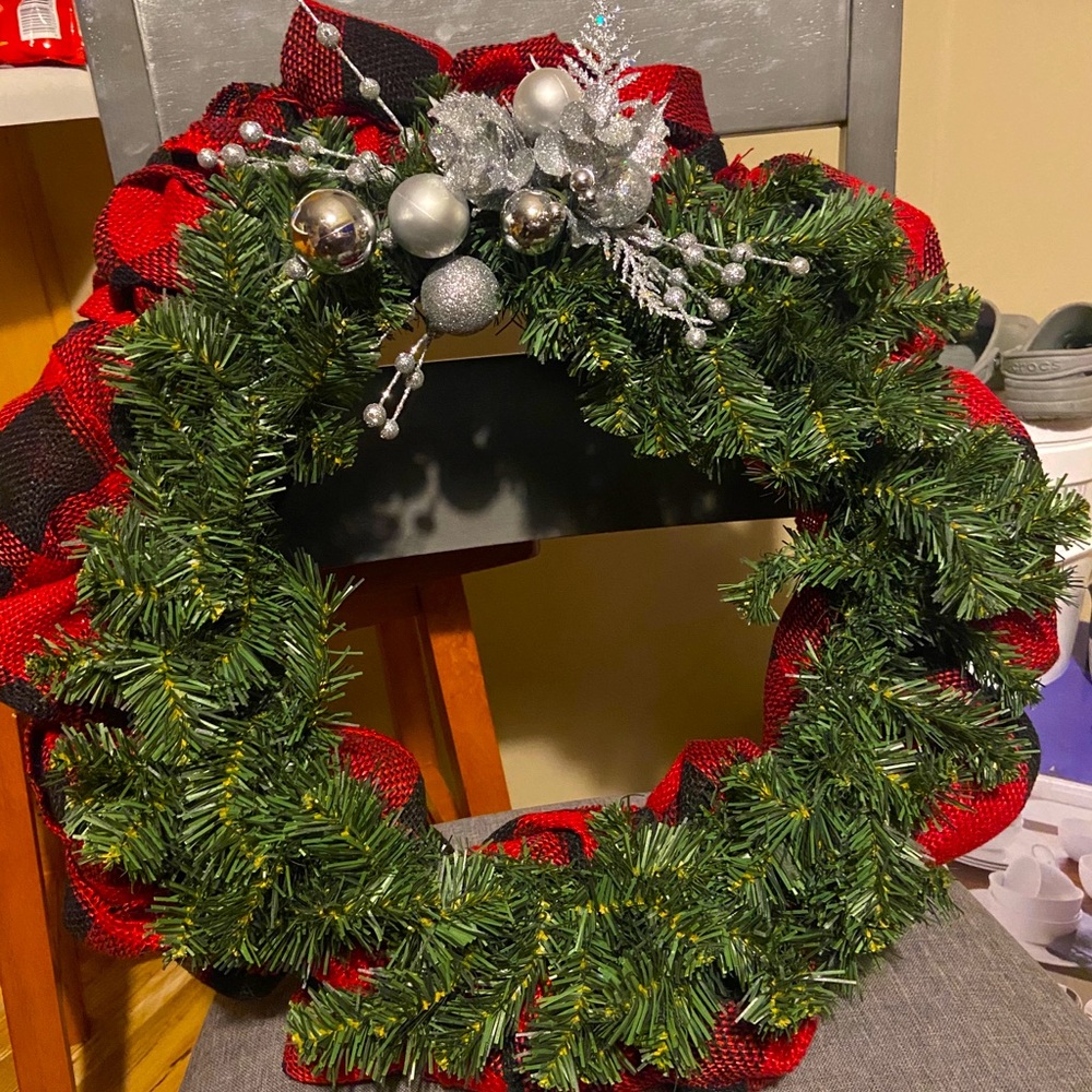 Holiday wreath